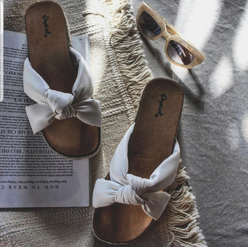 🚨FEW PAIRS LEFT// White platform Sandal - Picture 7 of 8